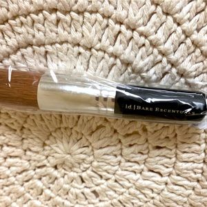 38629 Bare Escentuals Feather light brush sealed